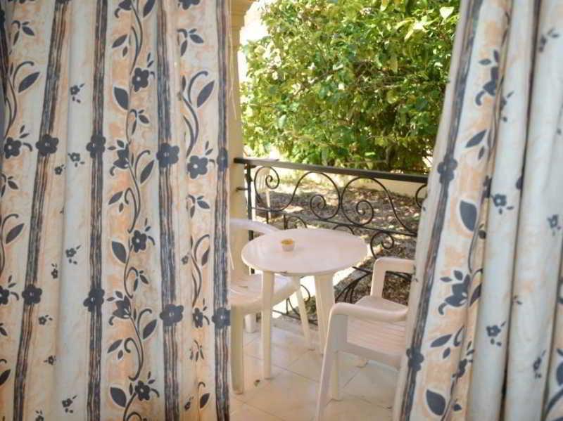 Philippos Aparthotel 2*
